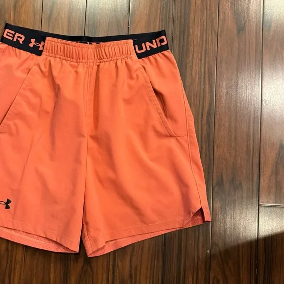 2 for 1 deal. Under Armor shorts and NorthFace Pullover - Picture 4 of 6